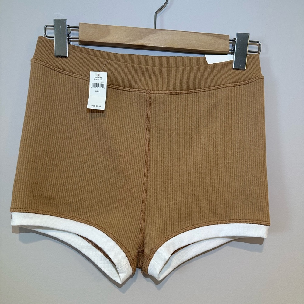 NWT Offline by Aerie Size large Super Shortie Tan & White Ribbed Shorts